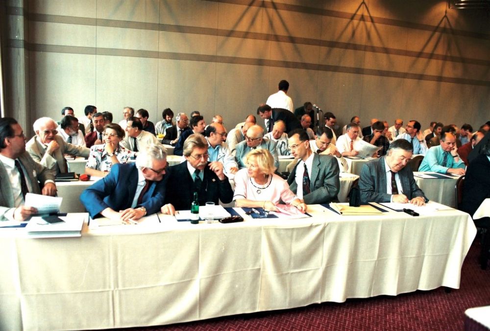 Mitgliederversammlung 1995.jpg