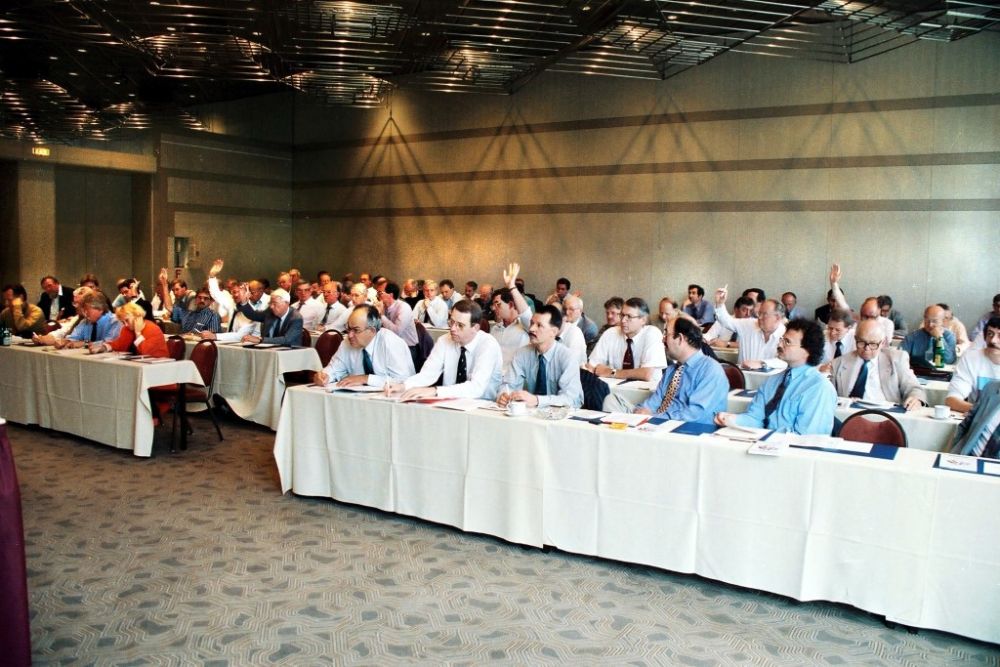 Mitgliederversammlung November 1990.jpg