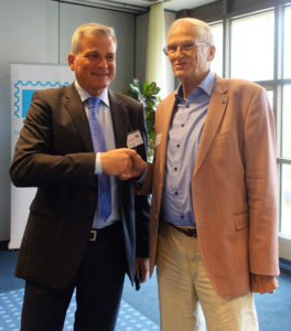 Ehrenmitglied Rolf Tworek (r.) mit Präsident Christian Geigle (Foto: Wilhelm van Loo)